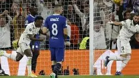 许凯与杨幂演绎浪漫吻戏，拍摄结束后主动擦拭口部三次